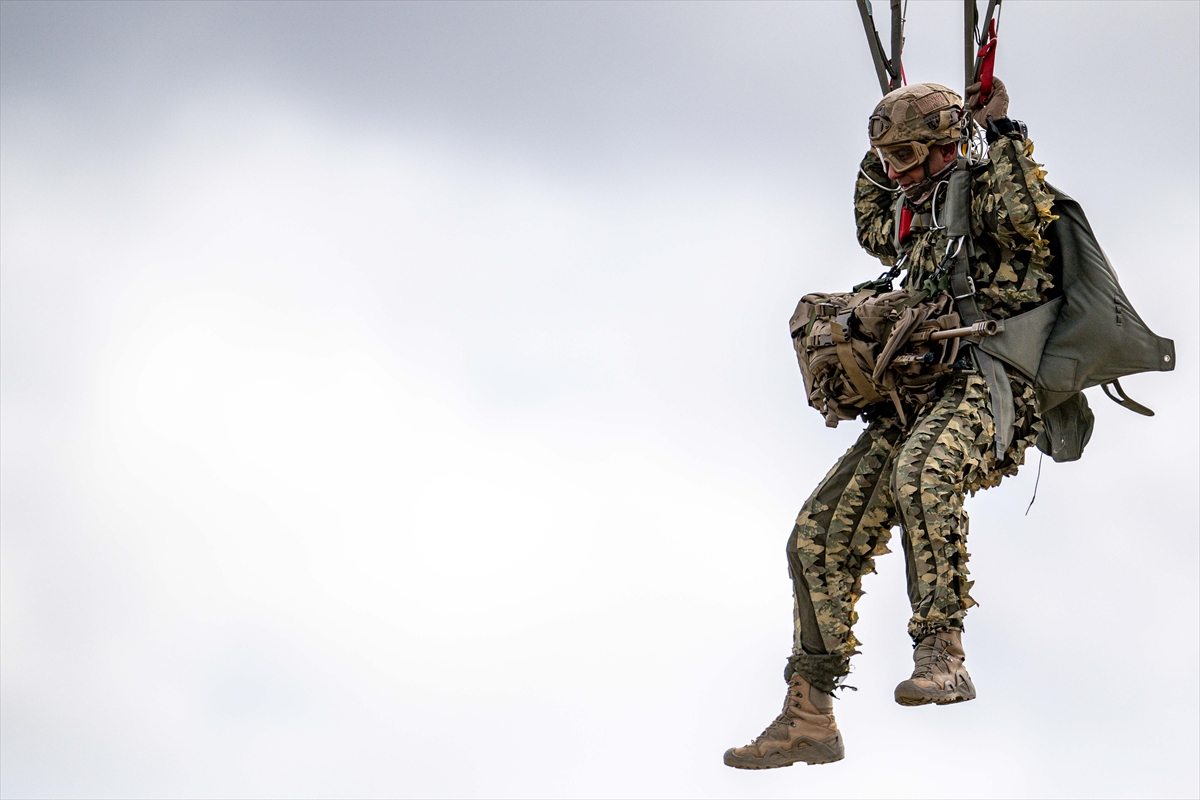 JÖAK keskin nişancılarının gökyüzünden suya nefes kesen görevi