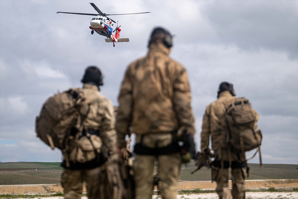 JÖAK keskin nişancılarının gökyüzünden suya nefes kesen görevi