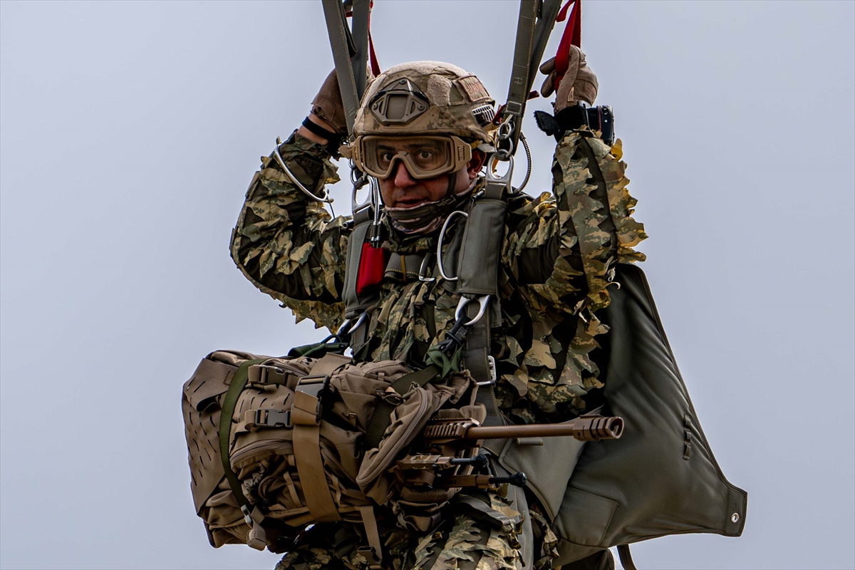 JÖAK keskin nişancılarının gökyüzünden suya nefes kesen görevi