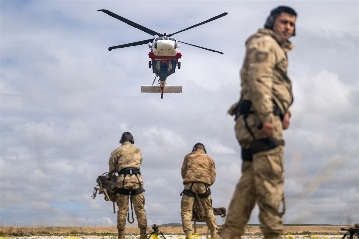 JÖAK keskin nişancılarının gökyüzünden suya nefes kesen görevi