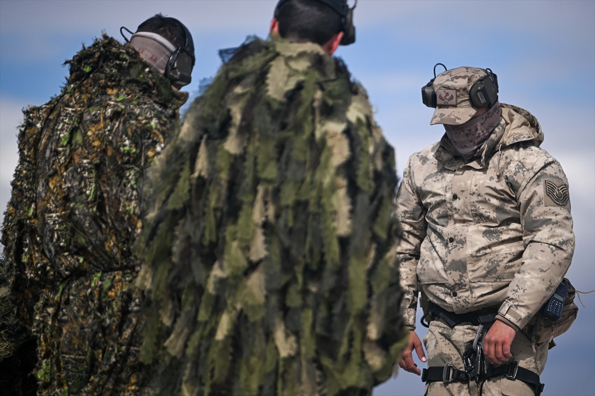 JÖAK keskin nişancılarının gökyüzünden suya nefes kesen görevi