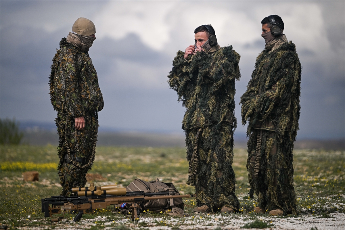 JÖAK keskin nişancılarının gökyüzünden suya nefes kesen görevi