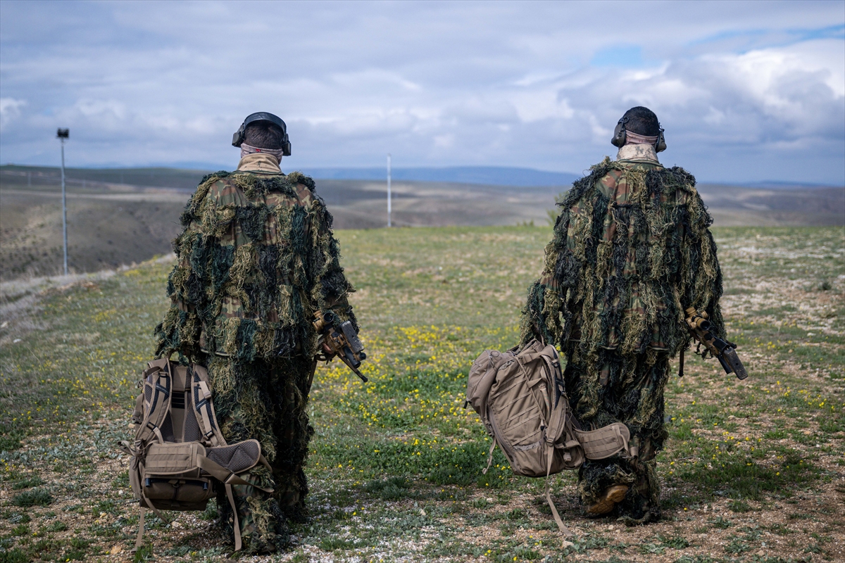 JÖAK keskin nişancılarının gökyüzünden suya nefes kesen görevi