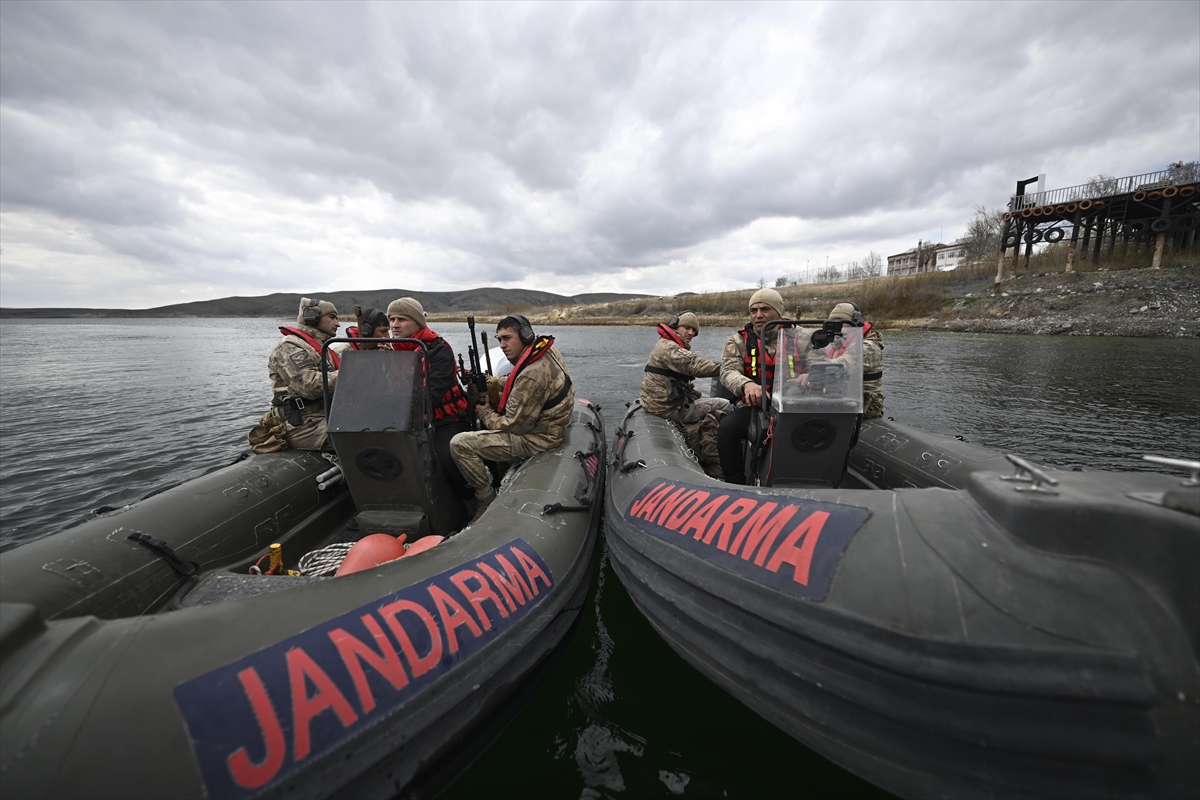 JÖAK keskin nişancılarının gökyüzünden suya nefes kesen görevi