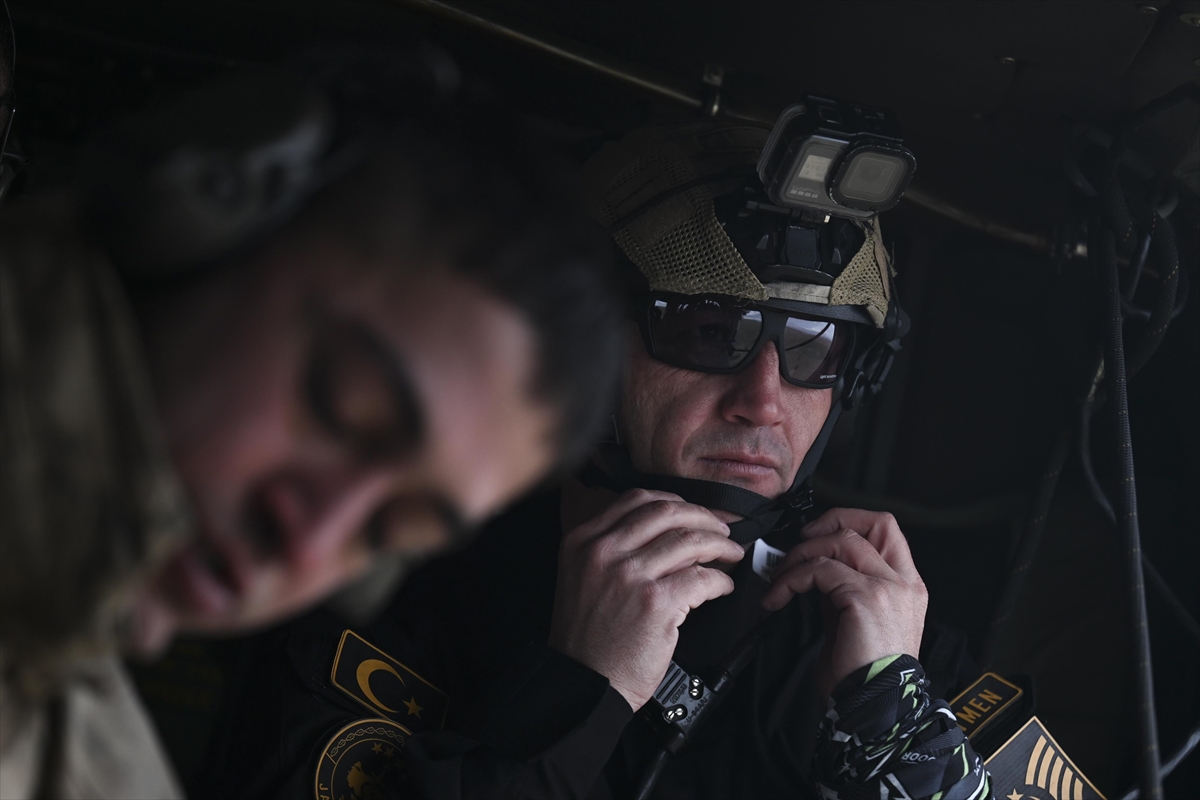 JÖAK keskin nişancılarının gökyüzünden suya nefes kesen görevi