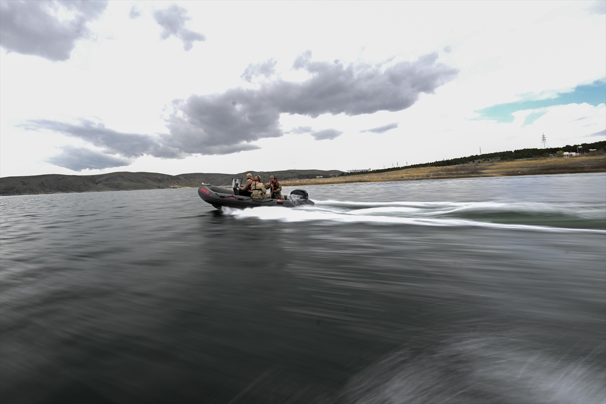 JÖAK keskin nişancılarının gökyüzünden suya nefes kesen görevi