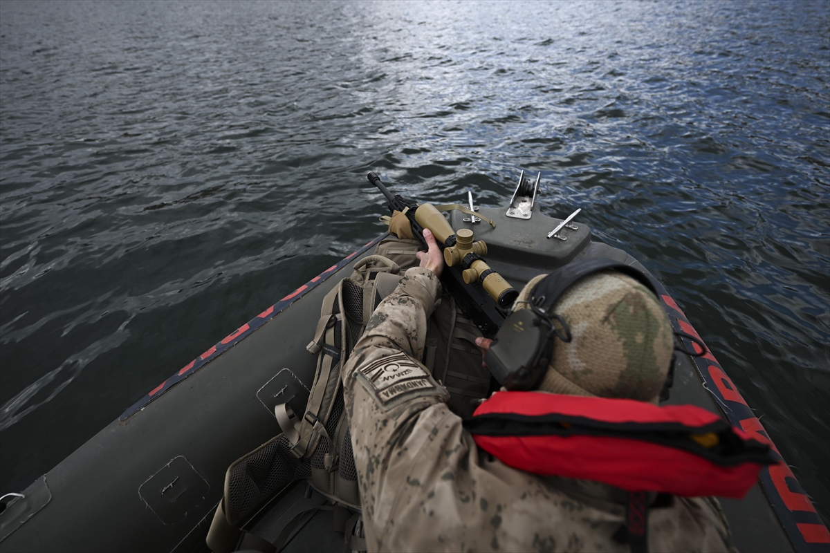 JÖAK keskin nişancılarının gökyüzünden suya nefes kesen görevi