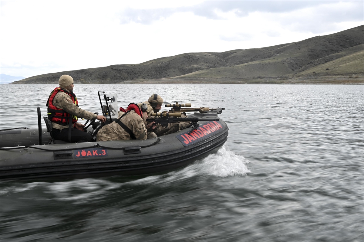 JÖAK keskin nişancılarının gökyüzünden suya nefes kesen görevi