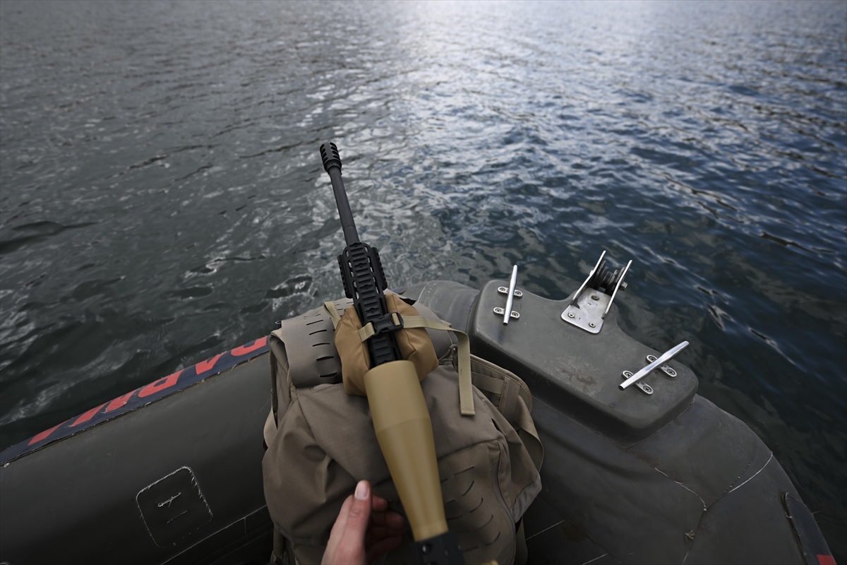 JÖAK keskin nişancılarının gökyüzünden suya nefes kesen görevi