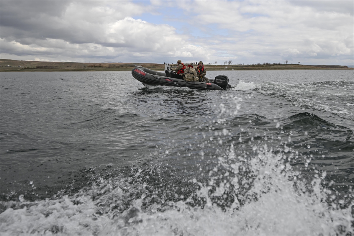 JÖAK keskin nişancılarının gökyüzünden suya nefes kesen görevi