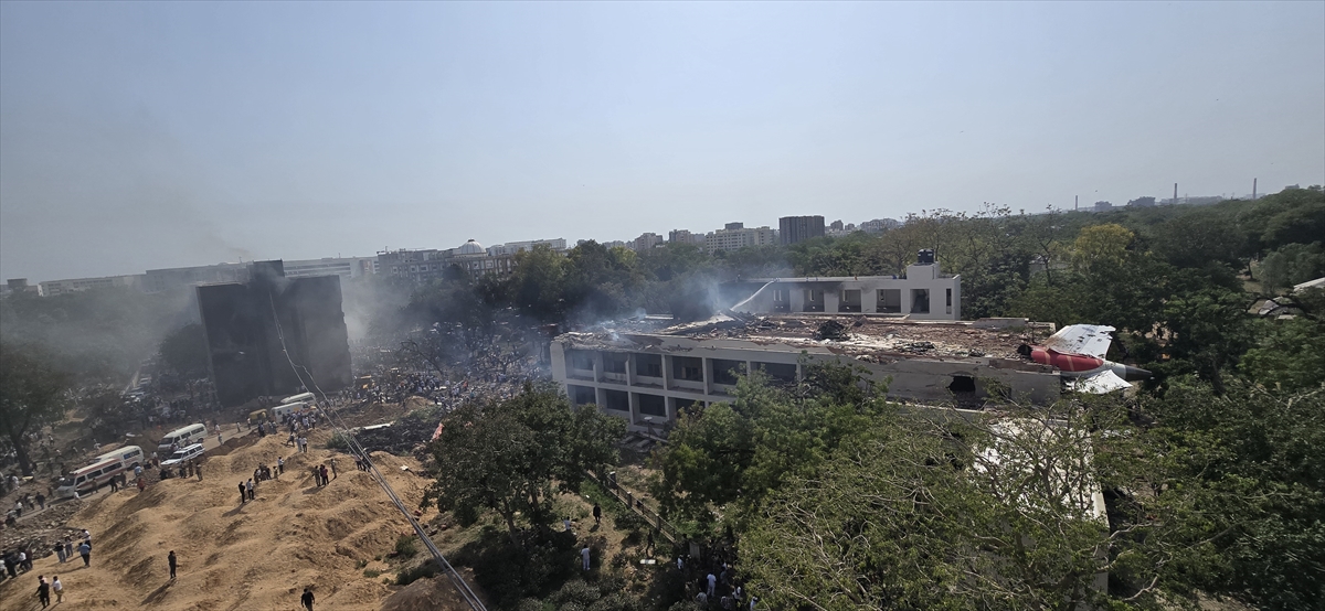 Hindistan'da yolcu uçağı düştü