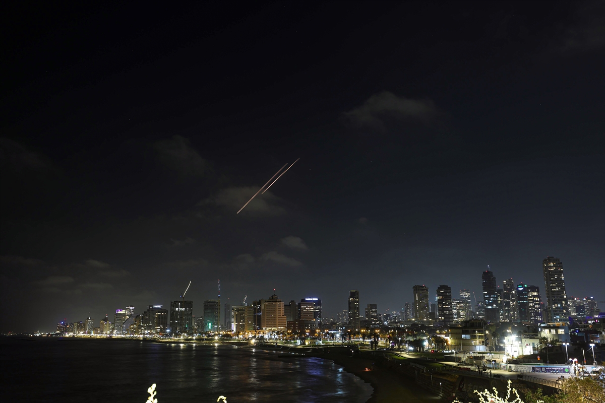 Tel Aviv yerle bir oldu, İran’ın füze yağmuru şehri harabeye çevirdi