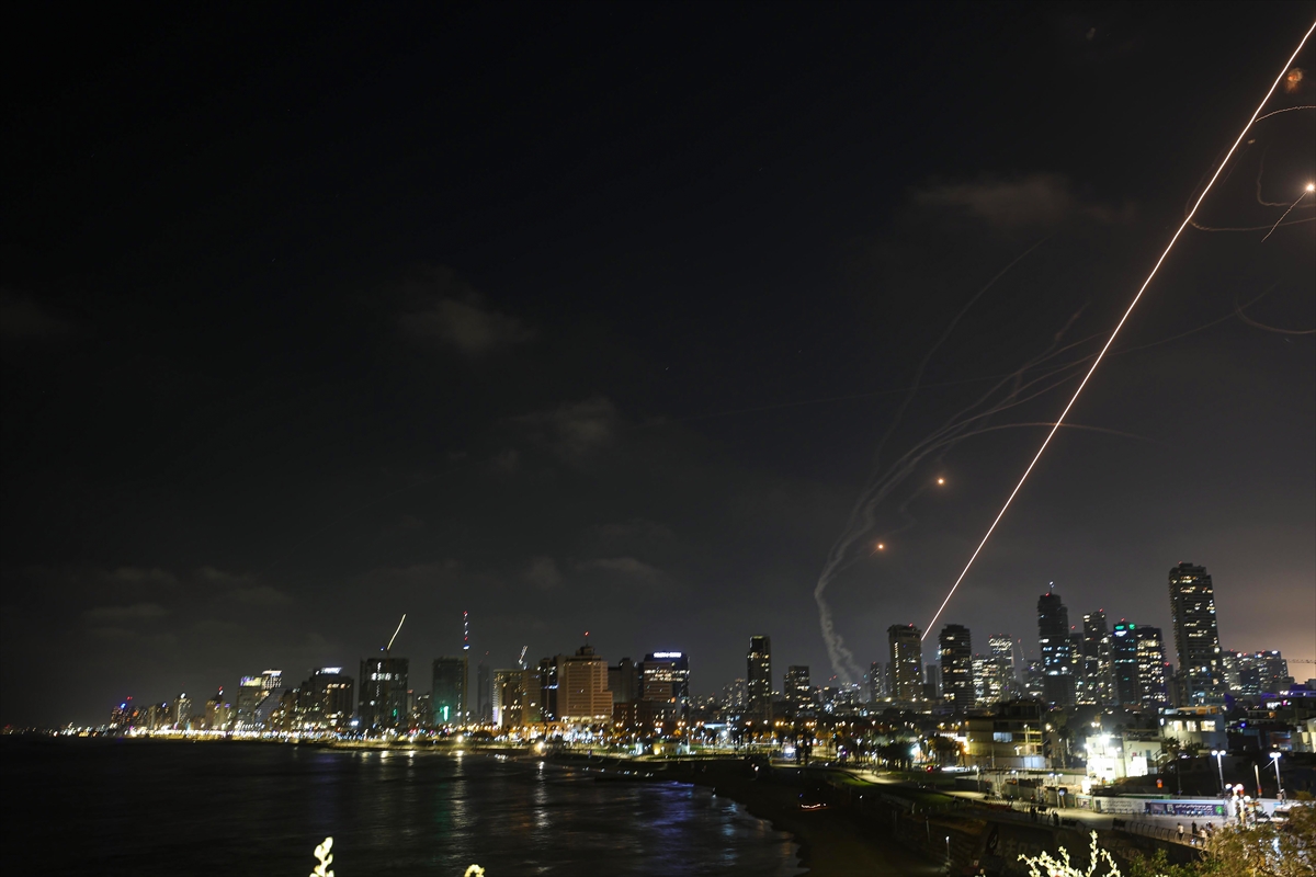 Tel Aviv yerle bir oldu, İran’ın füze yağmuru şehri harabeye çevirdi