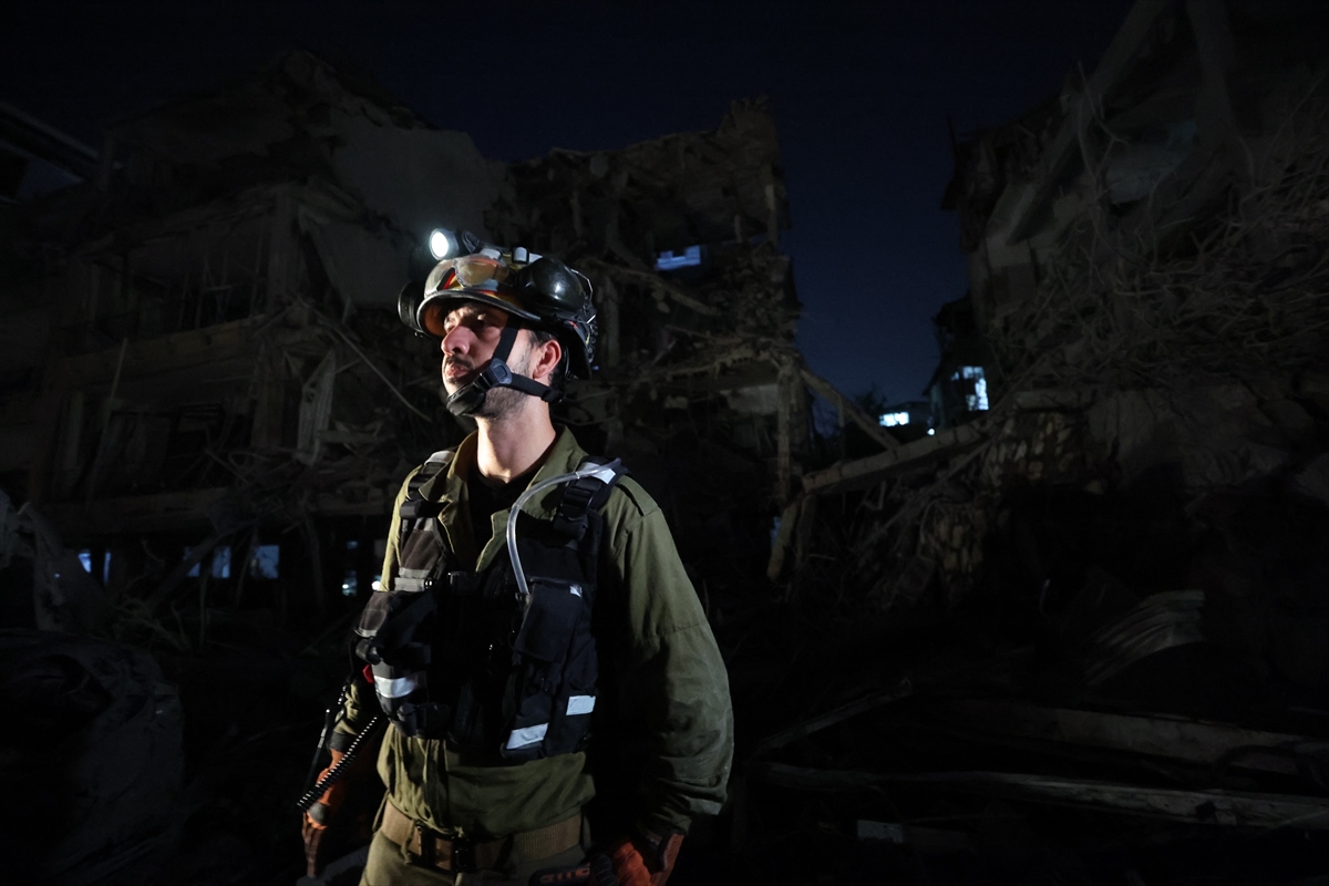 Tel Aviv yerle bir oldu, İran’ın füze yağmuru şehri harabeye çevirdi