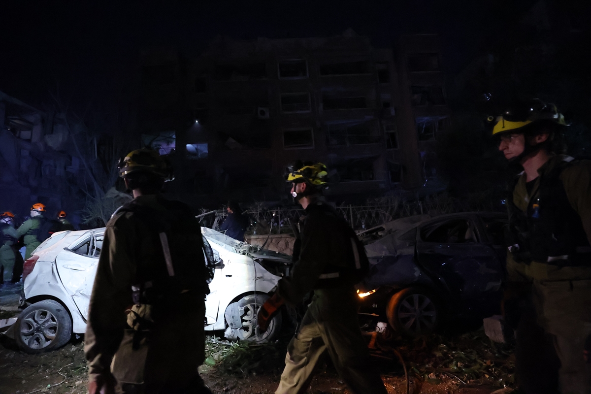 Tel Aviv yerle bir oldu, İran’ın füze yağmuru şehri harabeye çevirdi