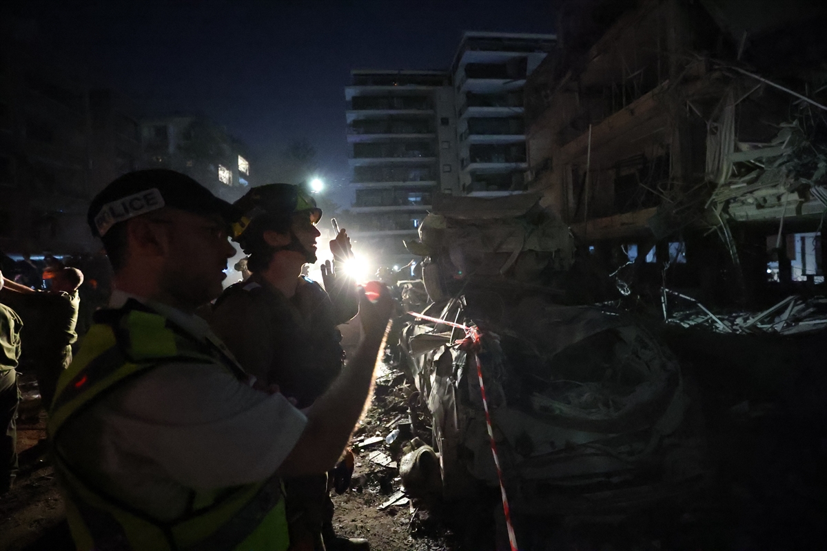 Tel Aviv yerle bir oldu, İran’ın füze yağmuru şehri harabeye çevirdi