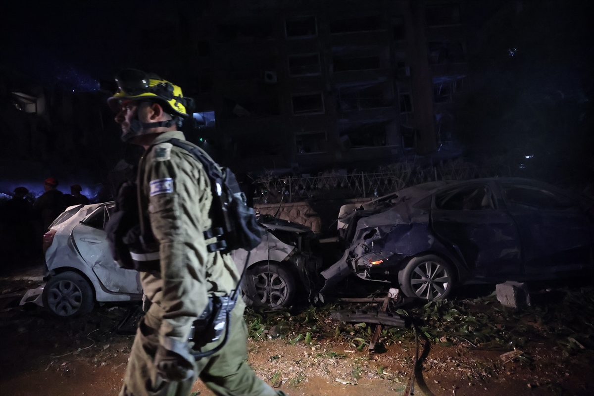 Tel Aviv yerle bir oldu, İran’ın füze yağmuru şehri harabeye çevirdi