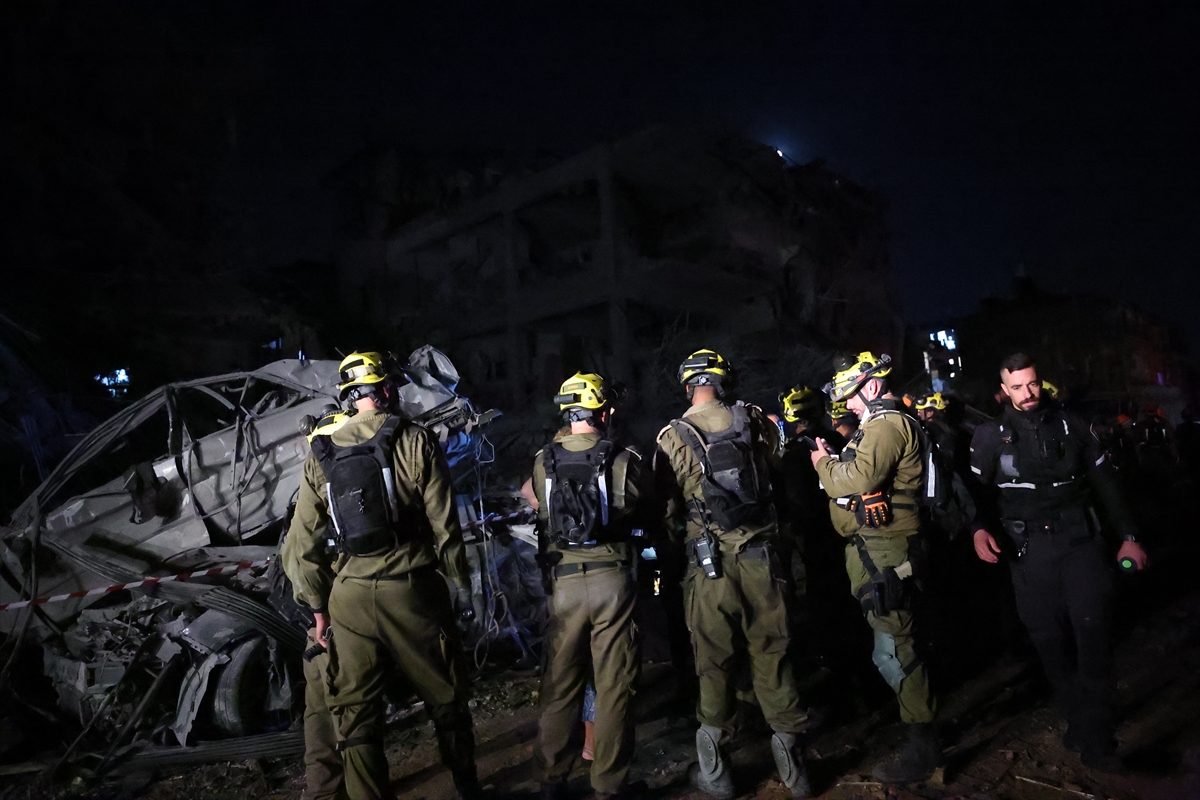 Tel Aviv yerle bir oldu, İran’ın füze yağmuru şehri harabeye çevirdi