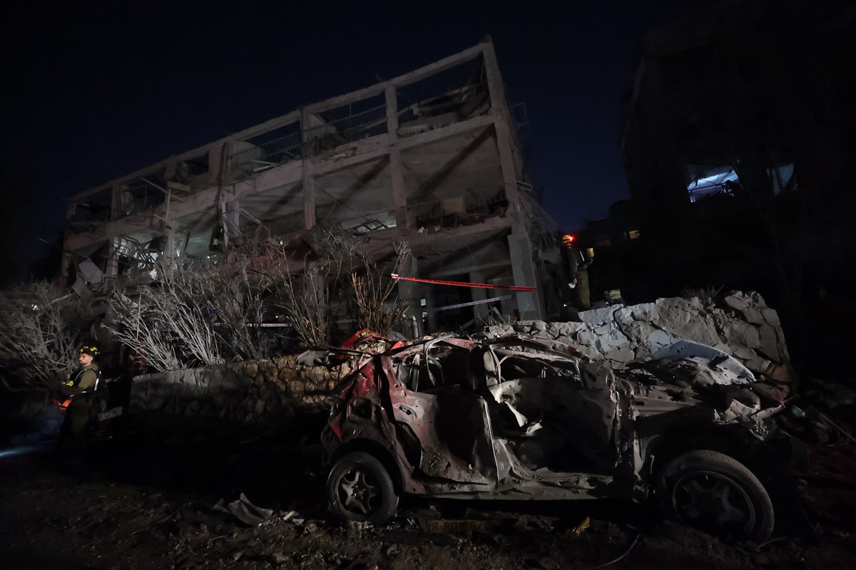 Tel Aviv yerle bir oldu, İran’ın füze yağmuru şehri harabeye çevirdi