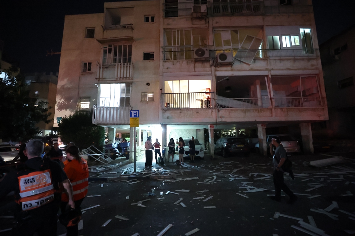 Tel Aviv yerle bir oldu, İran’ın füze yağmuru şehri harabeye çevirdi