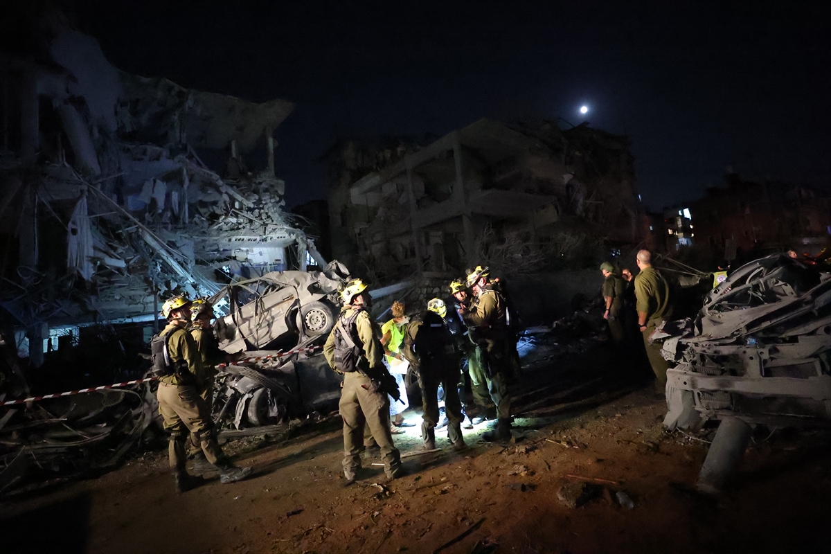 Tel Aviv yerle bir oldu, İran’ın füze yağmuru şehri harabeye çevirdi