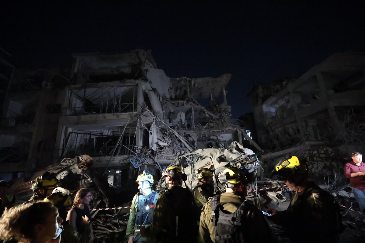 Tel Aviv yerle bir oldu, İran’ın füze yağmuru şehri harabeye çevirdi