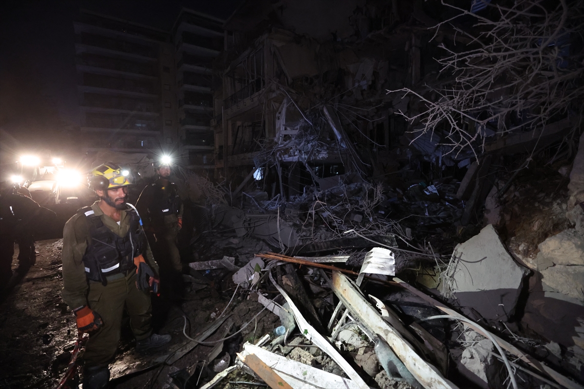 Tel Aviv yerle bir oldu, İran’ın füze yağmuru şehri harabeye çevirdi