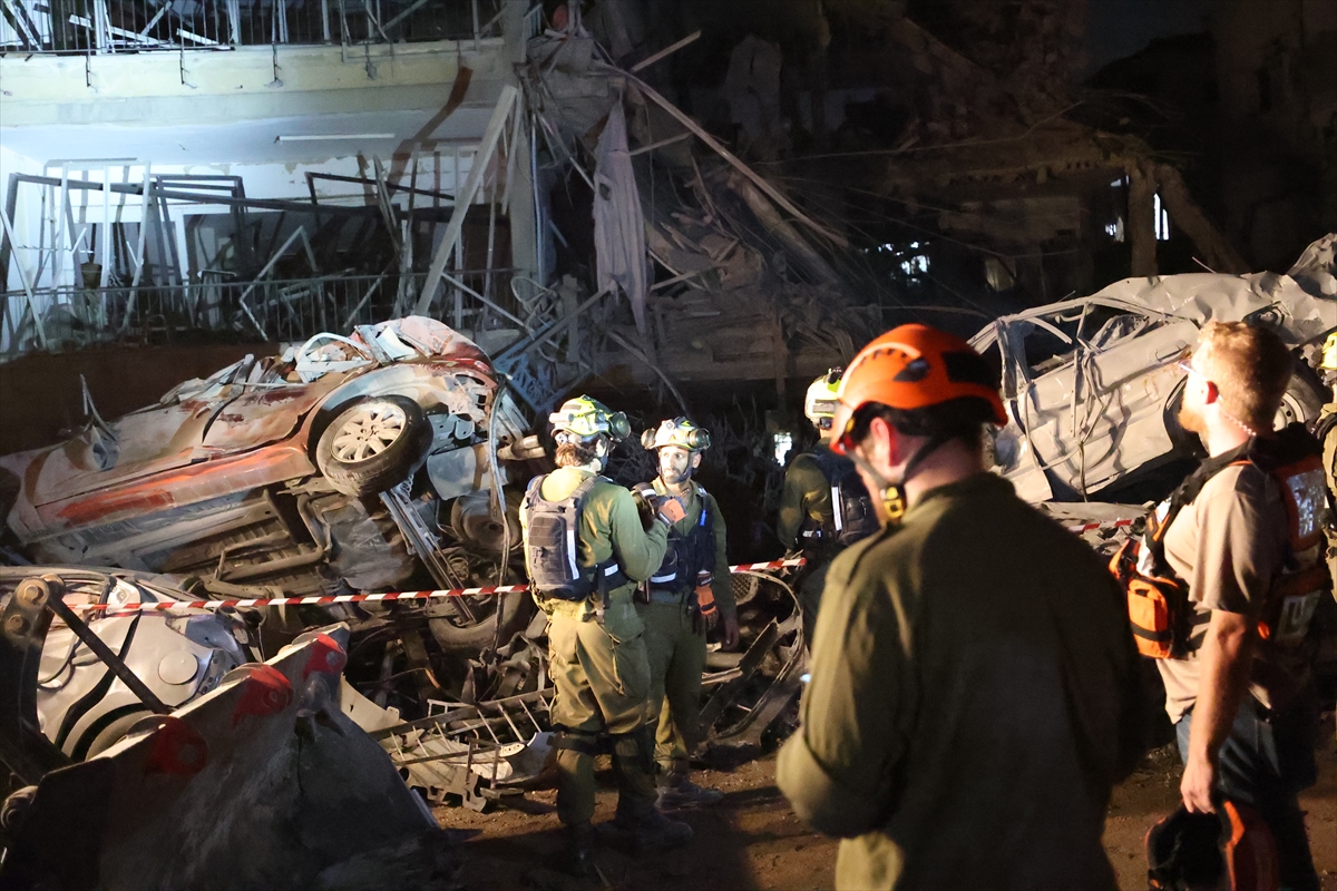 Tel Aviv yerle bir oldu, İran’ın füze yağmuru şehri harabeye çevirdi