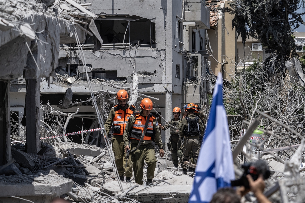 İran’ın misilleme füze atakları Tel Aviv’de hayatı felç etti