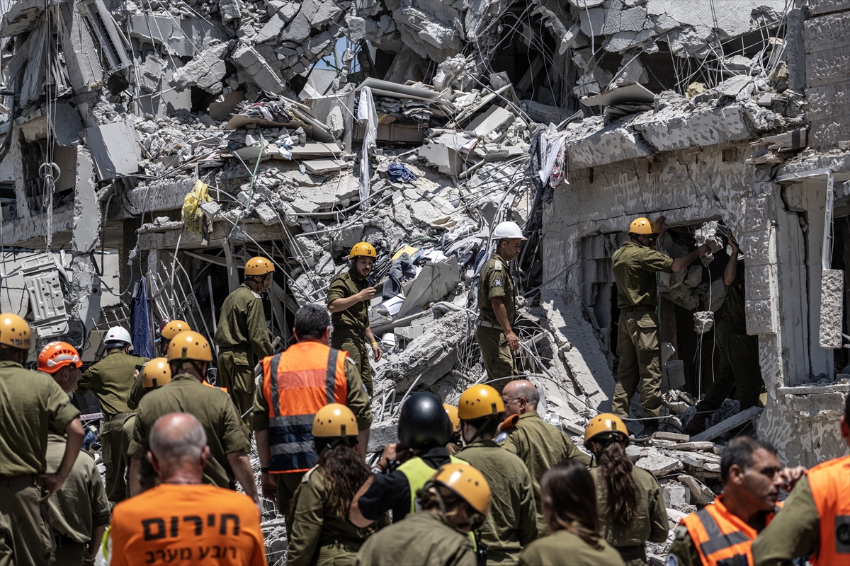 İran’ın misilleme füze atakları Tel Aviv’de hayatı felç etti
