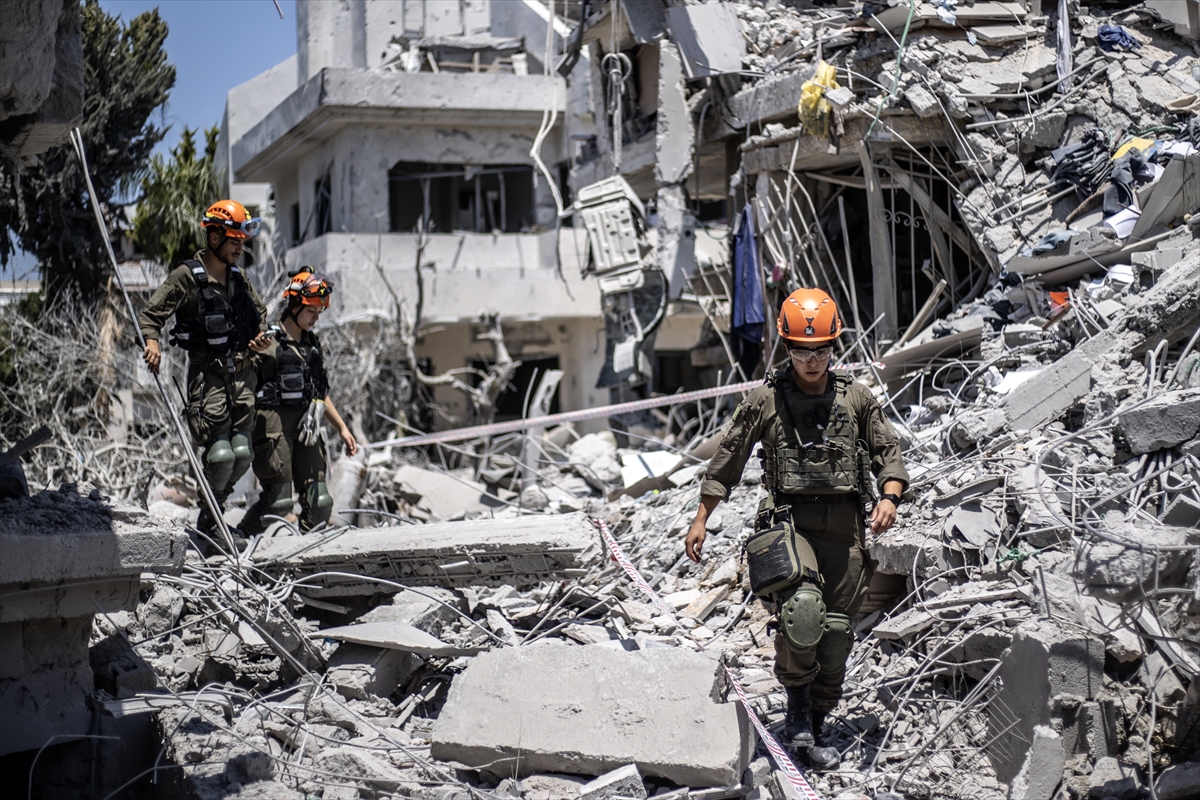 İran’ın misilleme füze atakları Tel Aviv’de hayatı felç etti
