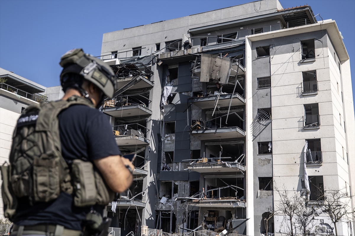 İran'ın, İsrail'e saldırısından sonra yıkım kareleri