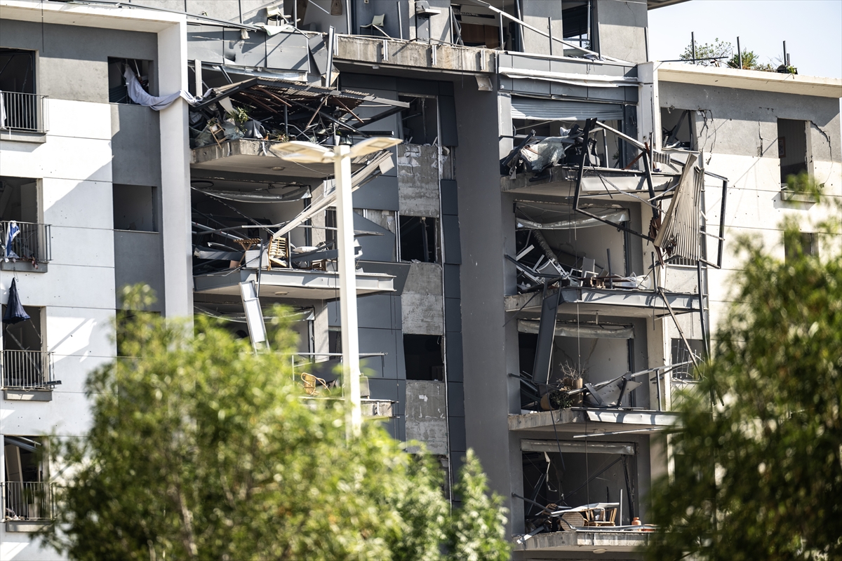 İran'ın, İsrail'e saldırısından sonra yıkım kareleri