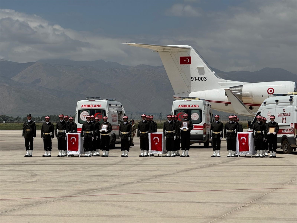 Pençe-Kilit Harekatı’nda şehit olan kahraman askerler son yolculuklarına uğurlandı