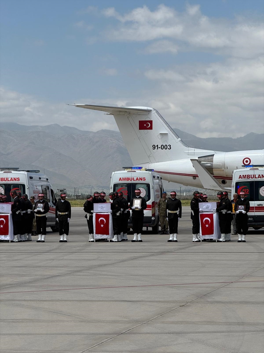 Pençe-Kilit Harekatı’nda şehit olan kahraman askerler son yolculuklarına uğurlandı