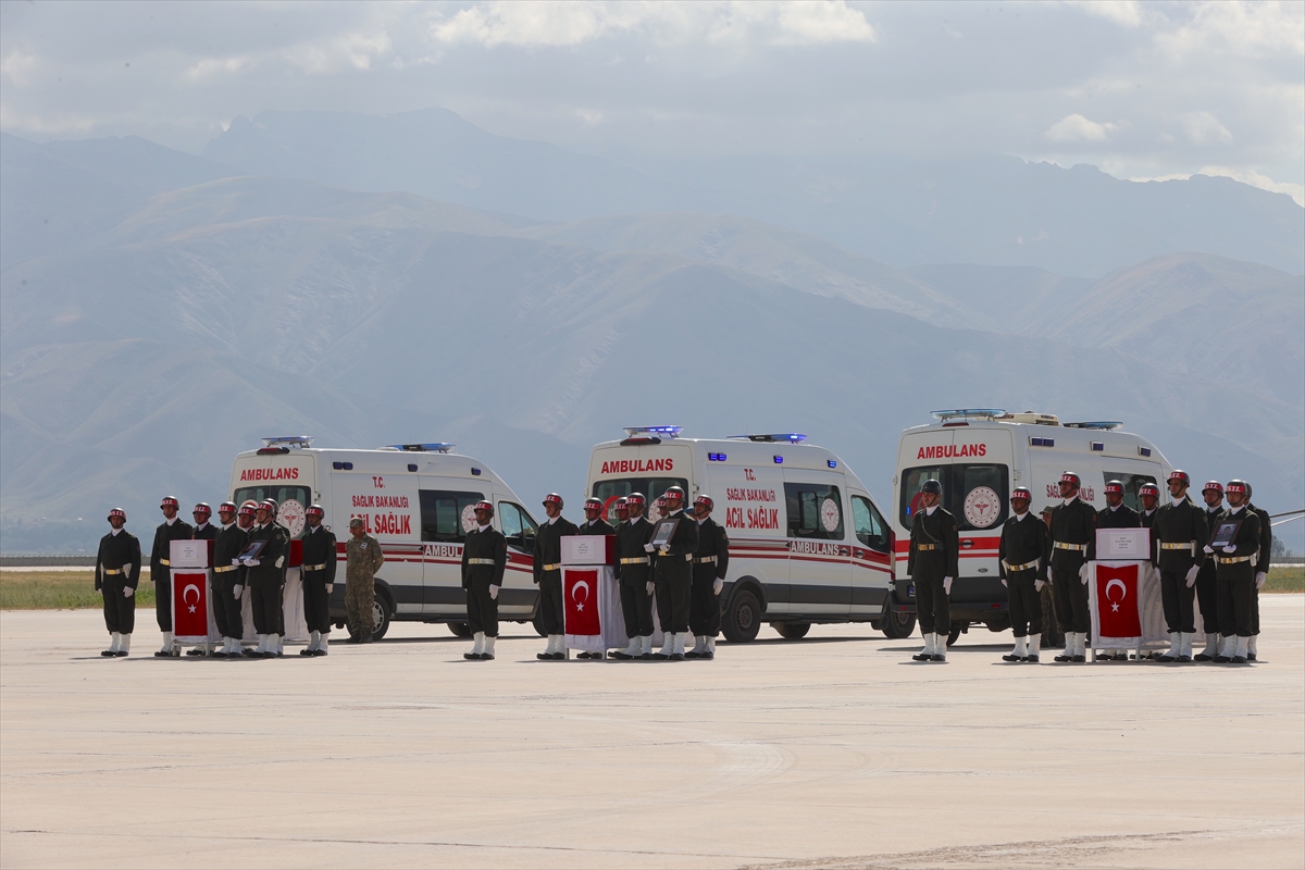 Pençe-Kilit Harekatı’nda şehit olan kahraman askerler son yolculuklarına uğurlandı