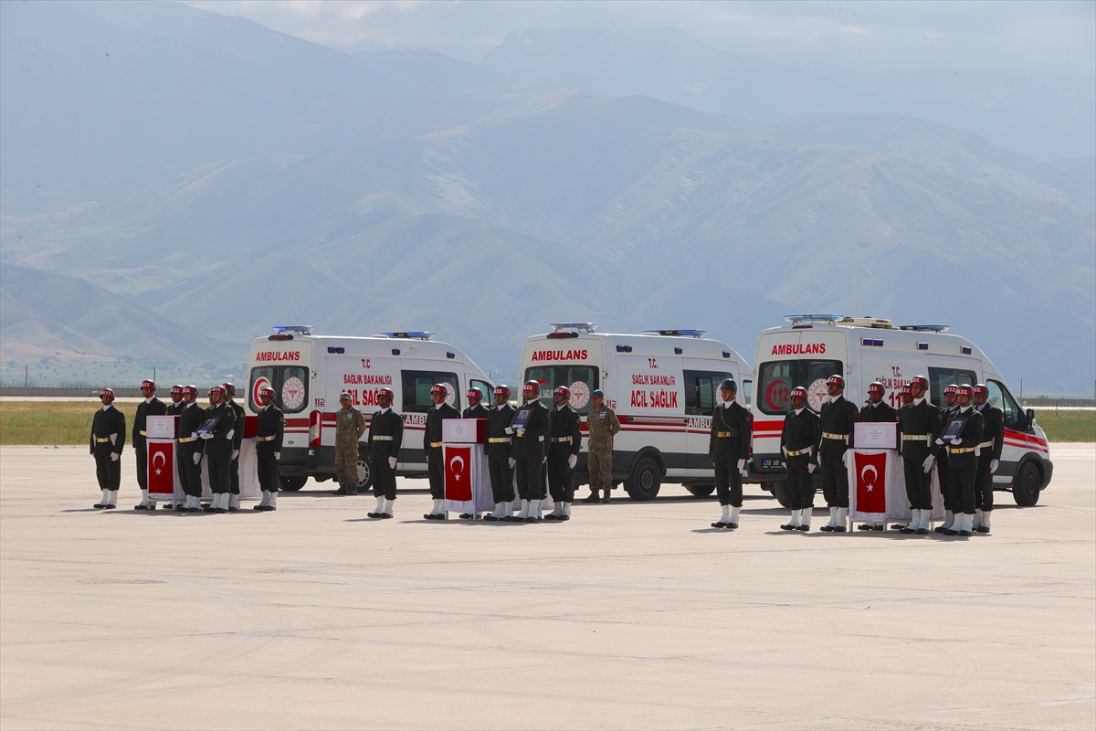 Pençe-Kilit Harekatı’nda şehit olan kahraman askerler son yolculuklarına uğurlandı