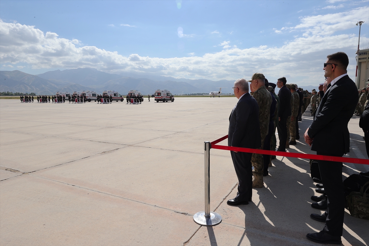 Pençe-Kilit Harekatı’nda şehit olan kahraman askerler son yolculuklarına uğurlandı