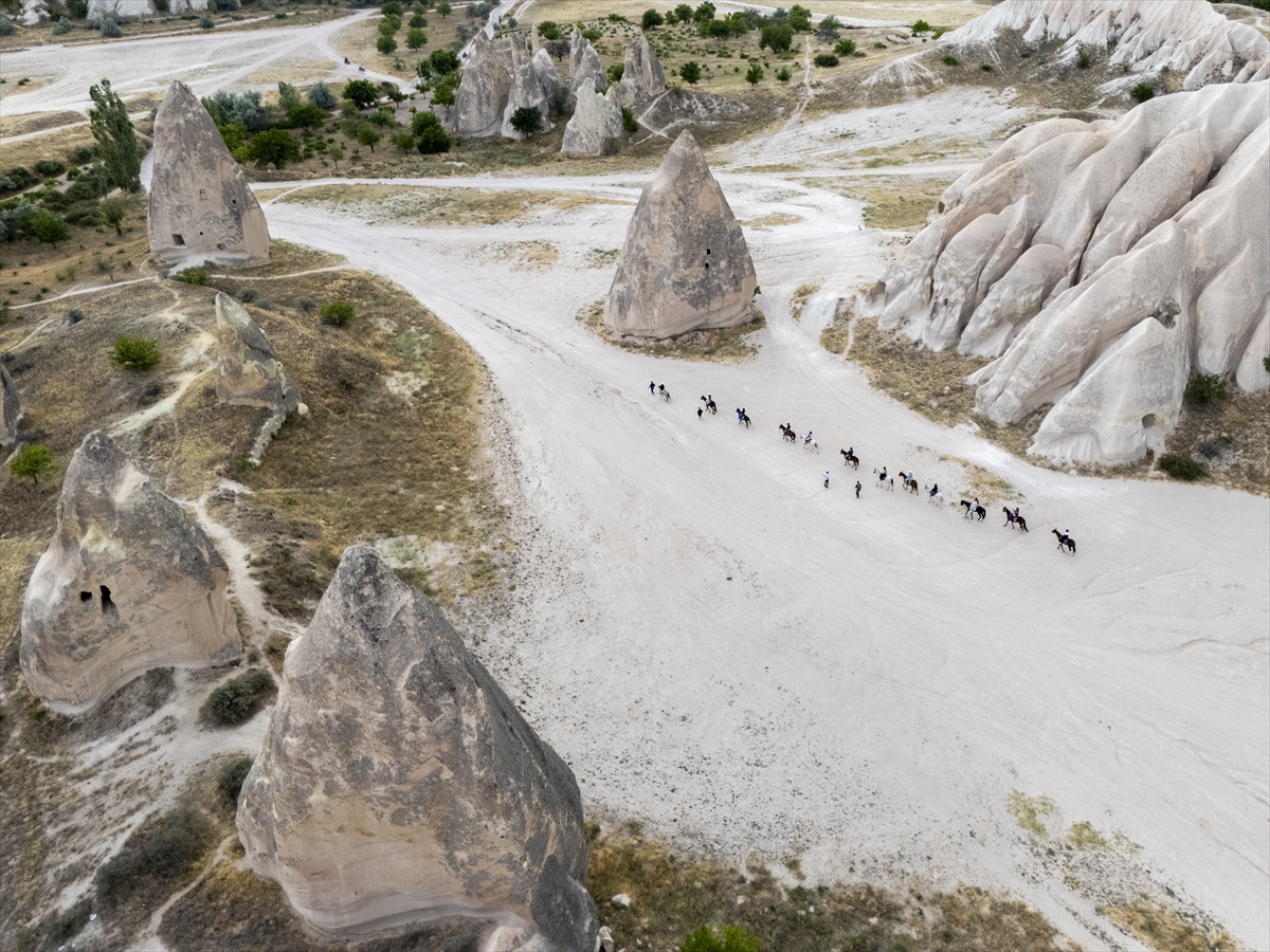 Kapadokya, gökyüzüne yükselen balonlarıyla görsel şölen sunuyor