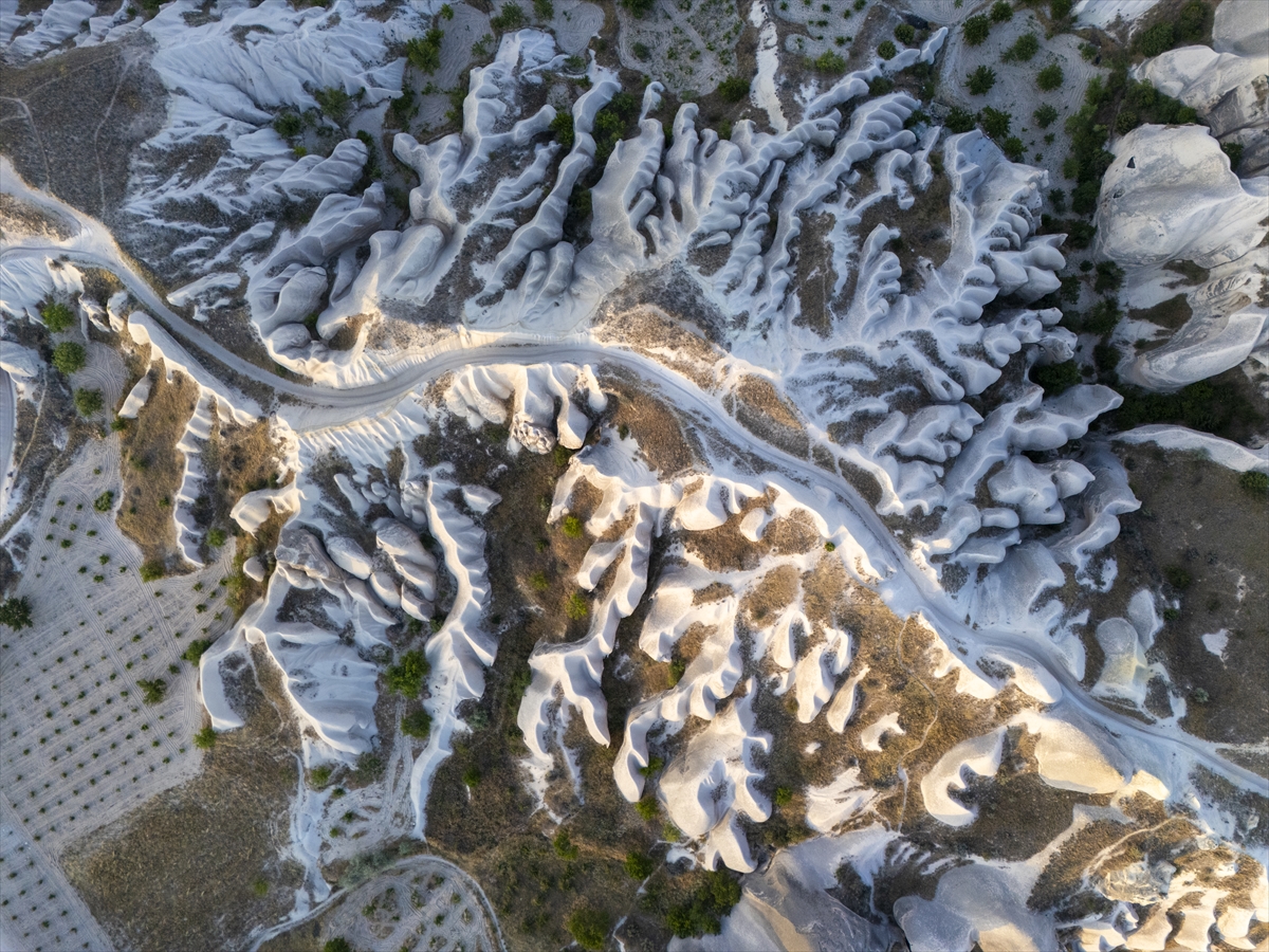 Kapadokya, gökyüzüne yükselen balonlarıyla görsel şölen sunuyor