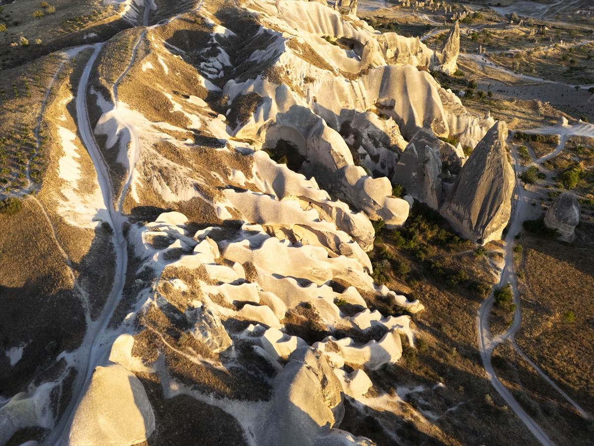 Kapadokya, gökyüzüne yükselen balonlarıyla görsel şölen sunuyor