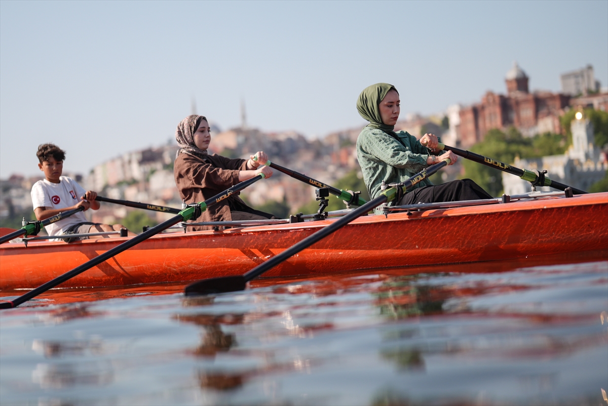 İstanbul’un kalbi Haliç'te kürek zamanı