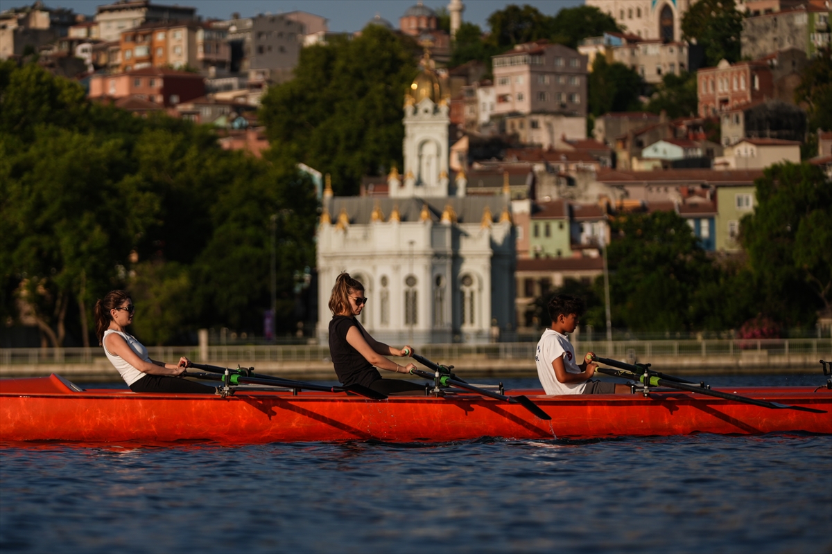 İstanbul’un kalbi Haliç'te kürek zamanı