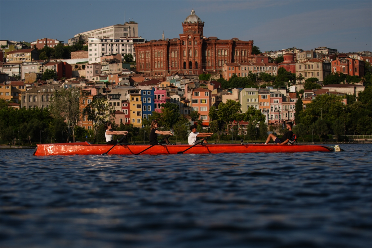 İstanbul’un kalbi Haliç'te kürek zamanı