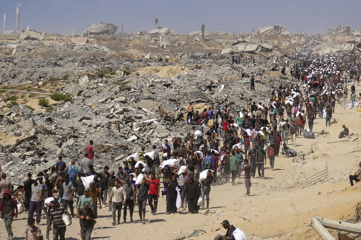 İsrail, gıda yardımı almaya giden Gazzeliler'e saldırdı