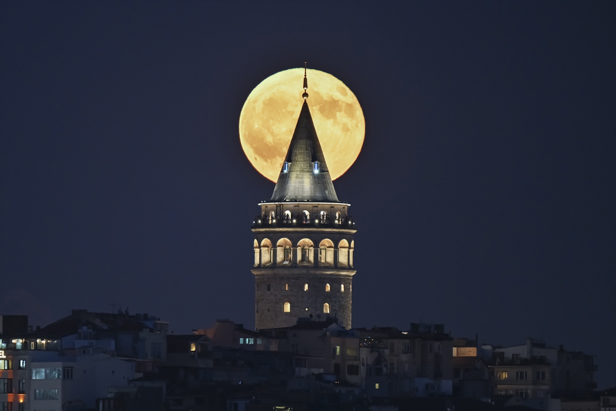 İstanbul'da muhteşem dolunay manzaraları görüntülendi