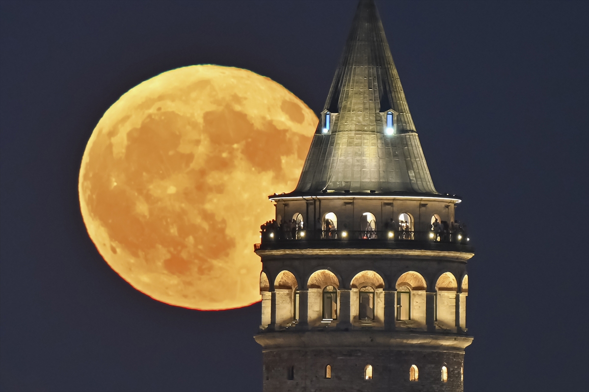 İstanbul'da muhteşem dolunay manzaraları görüntülendi