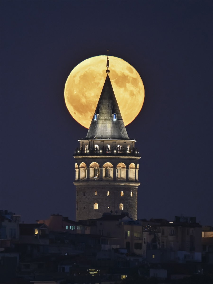 İstanbul'da muhteşem dolunay manzaraları görüntülendi