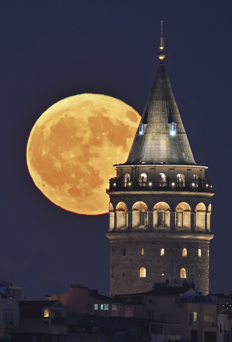 İstanbul'da muhteşem dolunay manzaraları görüntülendi