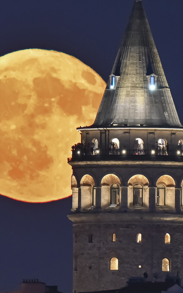 İstanbul'da muhteşem dolunay manzaraları görüntülendi